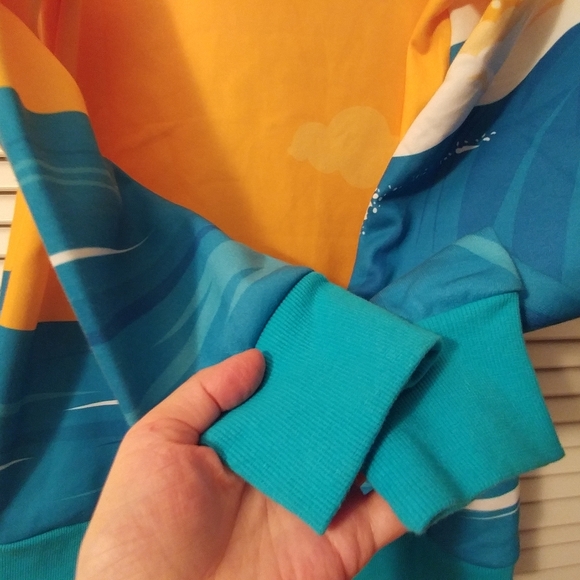 NWT Mele Kaliki Maka sweatshirt - Picture 4 of 5